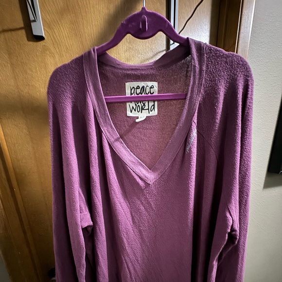 Peace Love World 2X sweater - Picture 1 of 5